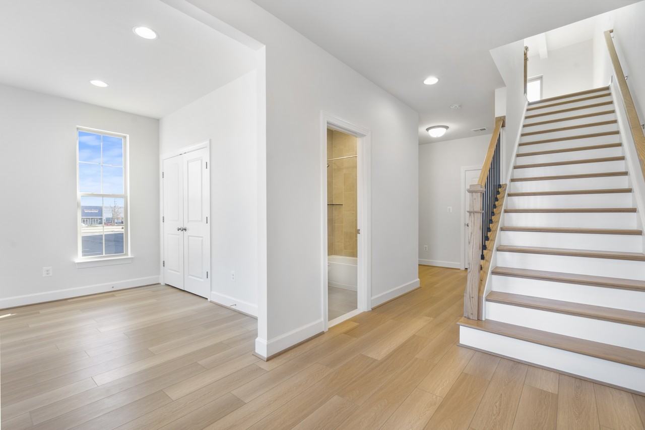 20677 Williamsport Pl - Photo 5 of 36