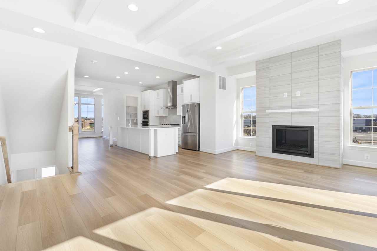 20677 Williamsport Pl - Photo 6 of 36