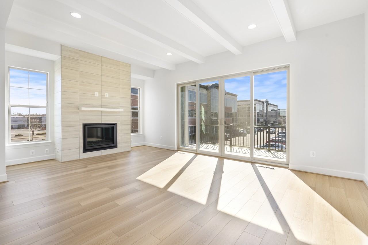 20677 Williamsport Pl - Photo 7 of 36