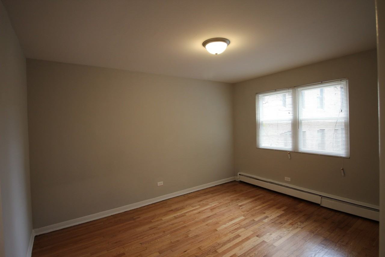 1644 W Morse Ave #3W - Photo 6 of 8