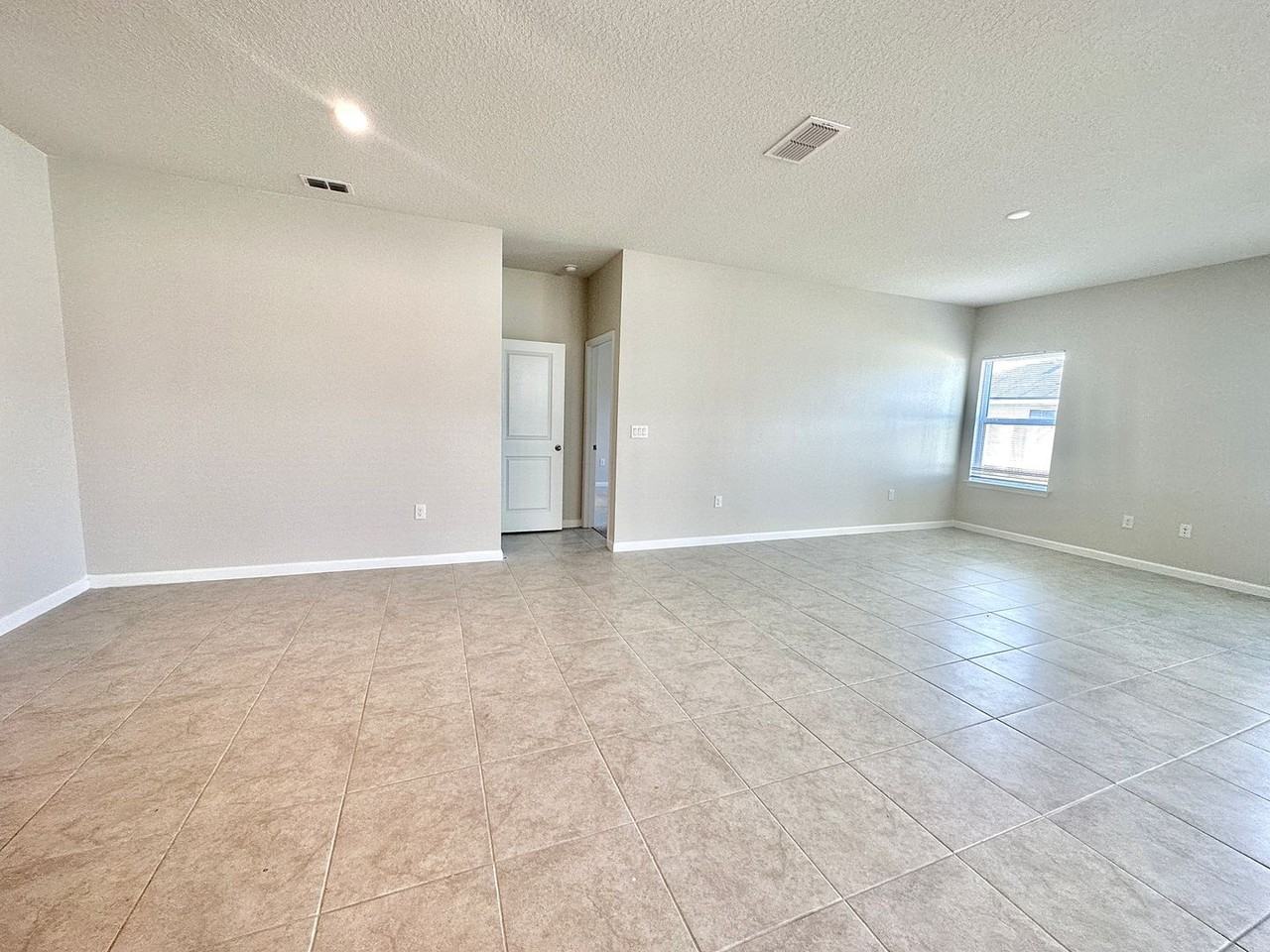 5587 Toulouse Lane - Photo 4 of 21