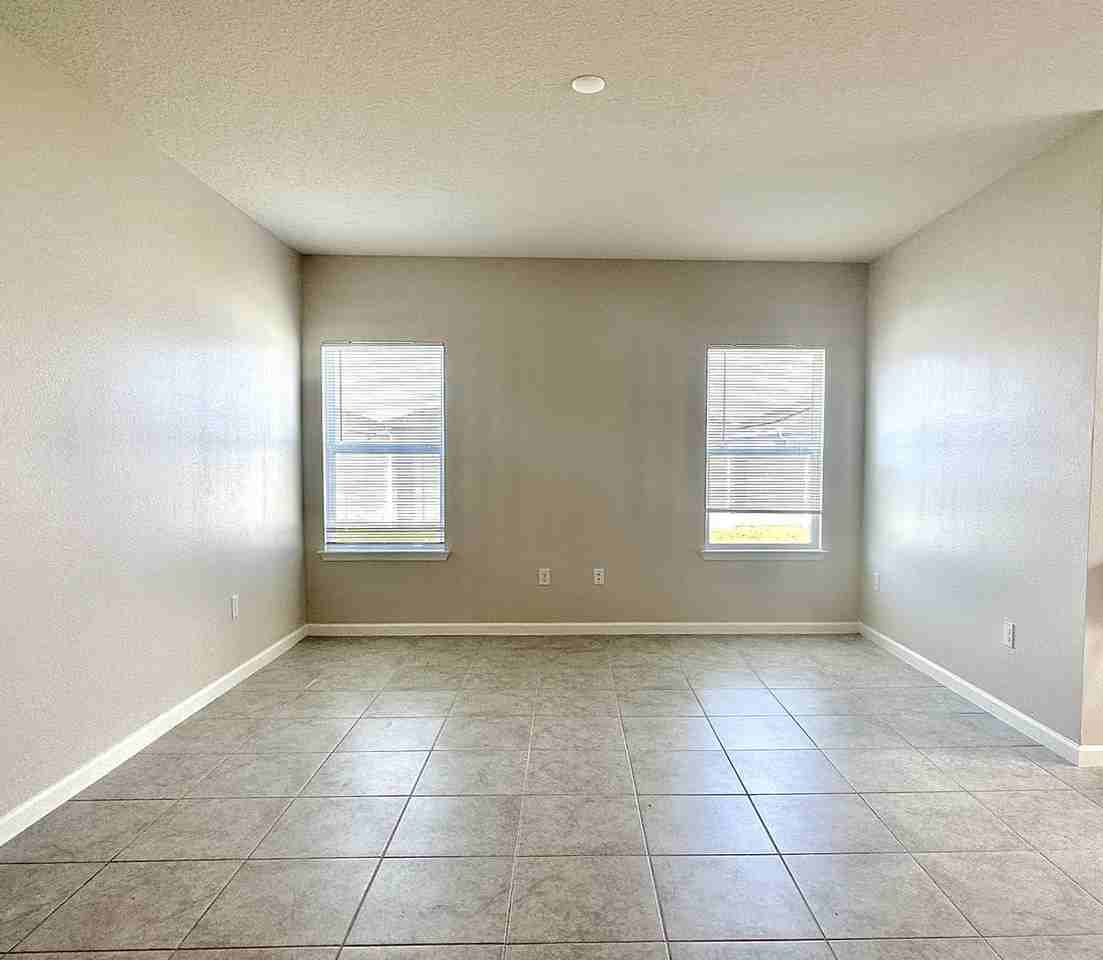 5587 Toulouse Lane - Photo 5 of 21