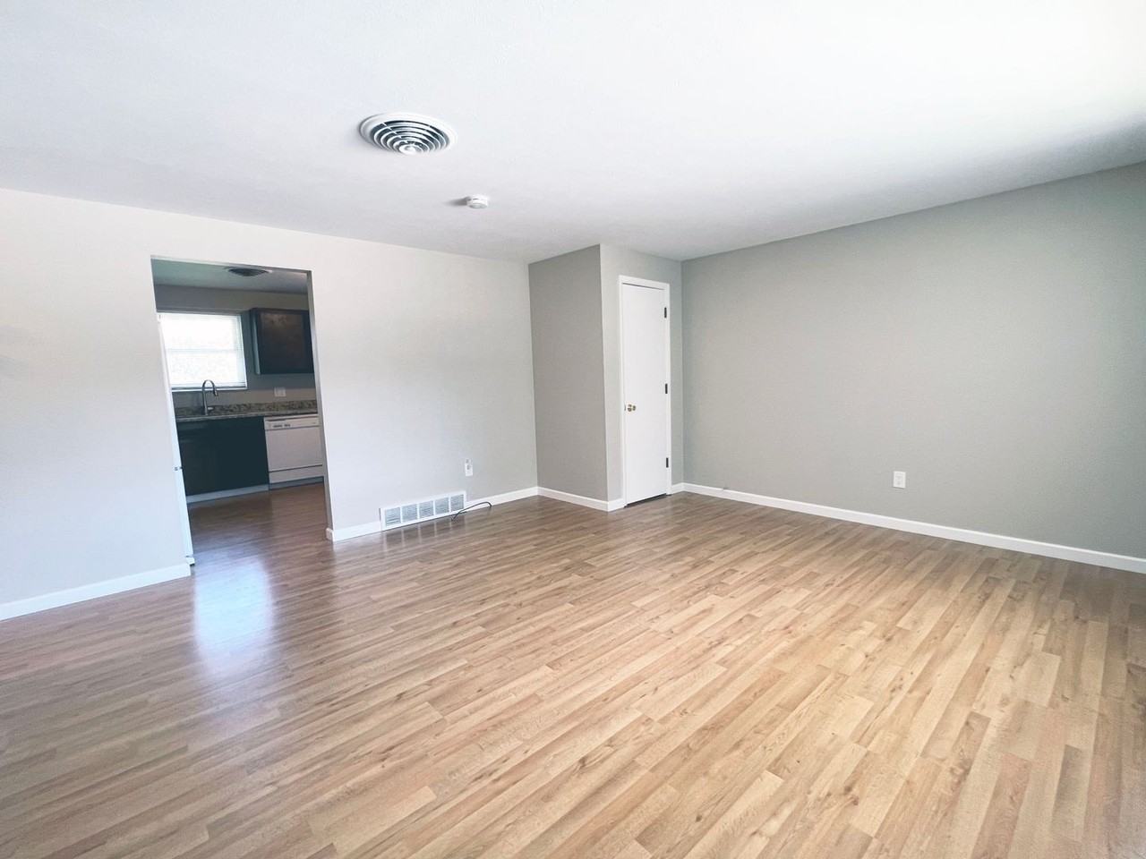 7535 Otis St - Photo 4 of 19
