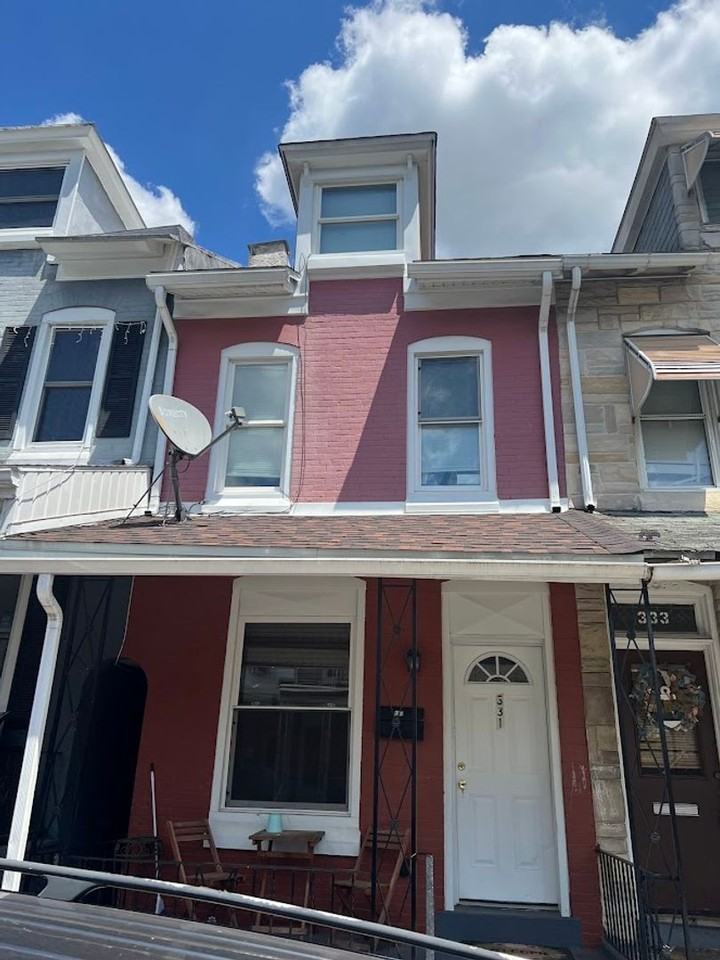 331 S 17 1/2 St - Photo 3 of 10