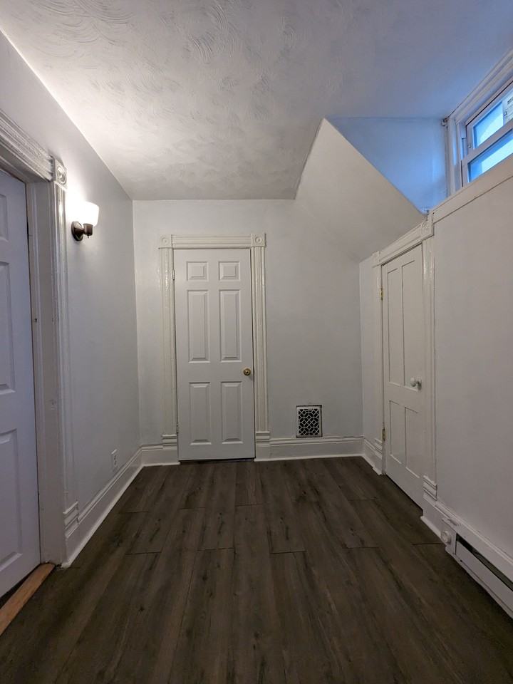 310 Charles Ave - Photo 2 of 10