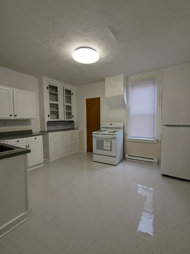 310 Charles Ave - Photo 3 of 10
