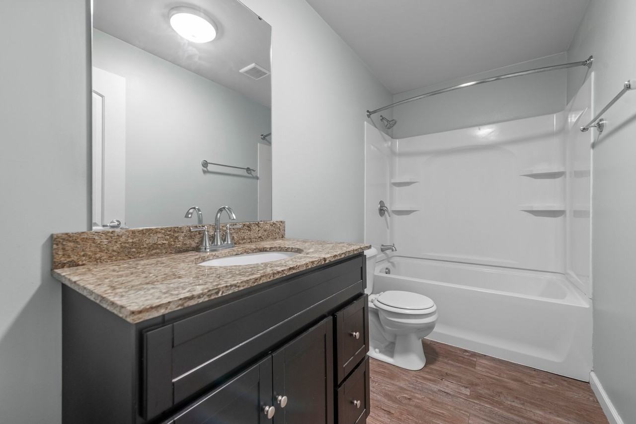 4242 Lindell Blvd LLC - Photo 7 of 33