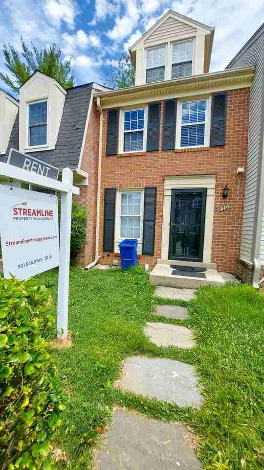 8709 Ravenglass Way - Photo 2 of 32