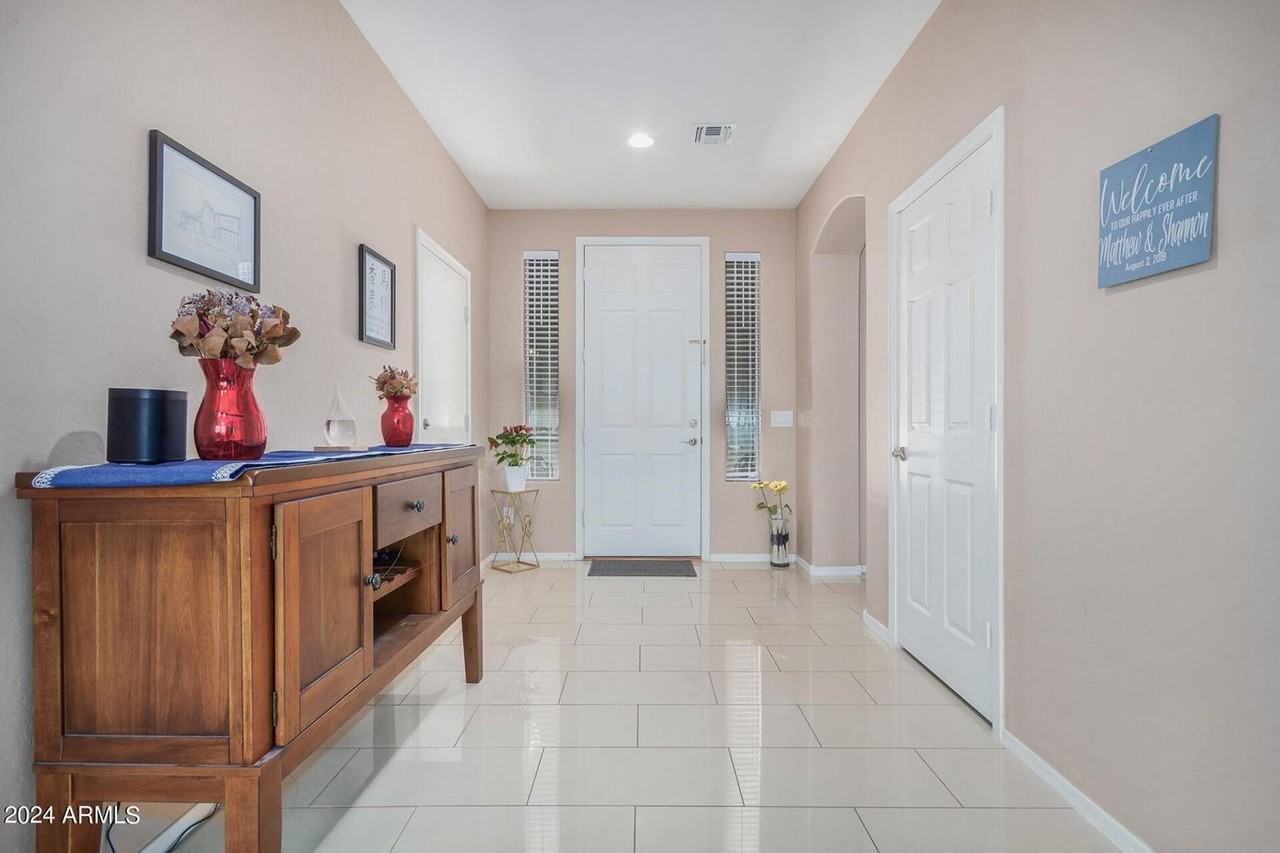 17585 W Marshall Ln - Photo 4 of 27