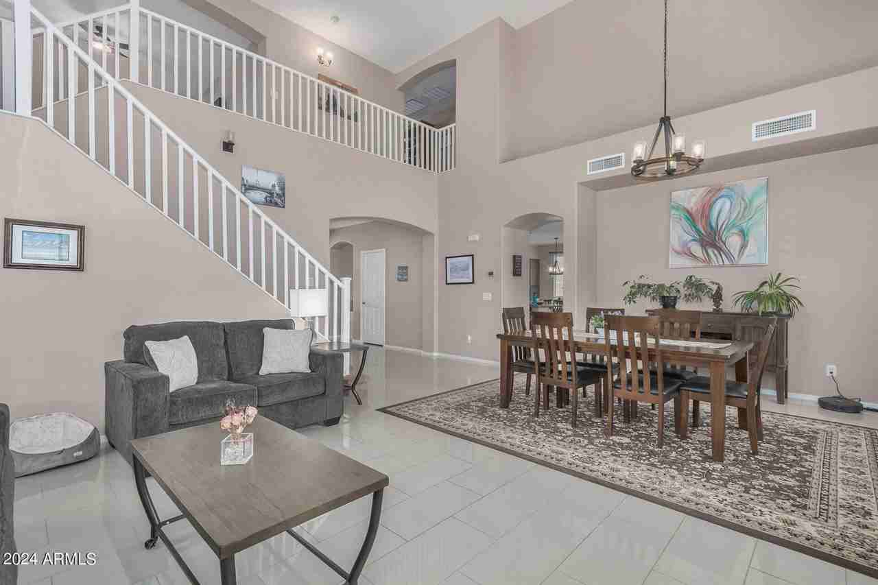 17585 W Marshall Ln - Photo 5 of 27