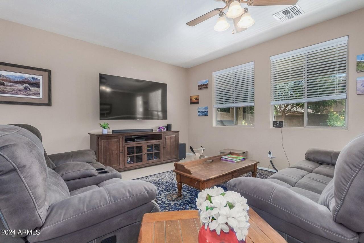 17585 W Marshall Ln - Photo 6 of 27