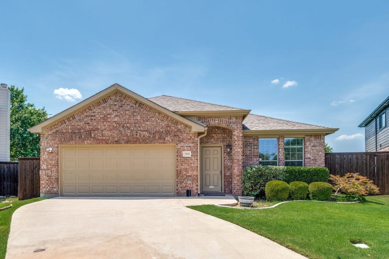 3900 Ironstone Ln - Photo 2 of 25