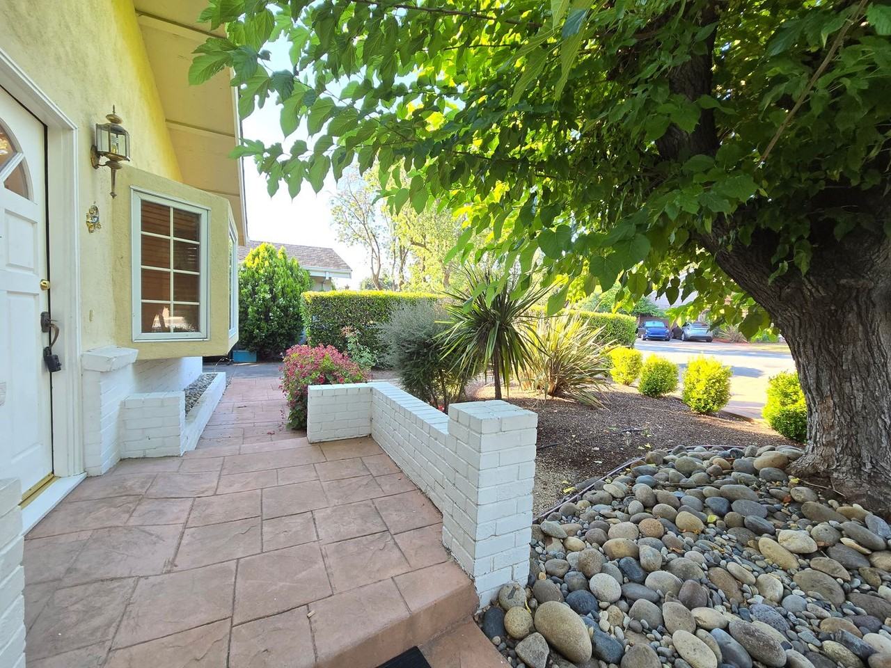 19161 Dagmar Dr - Photo 2 of 26