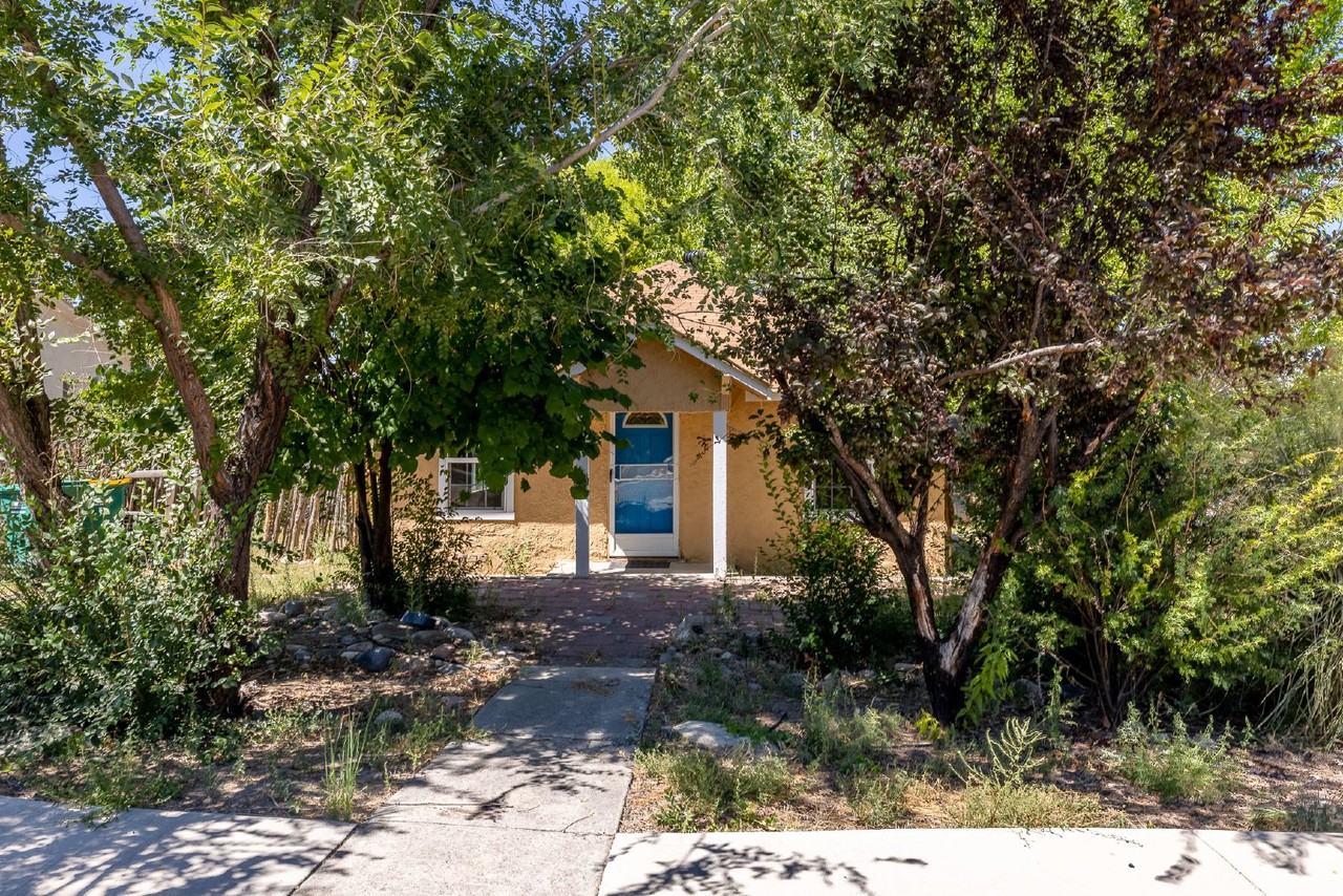 415 Bunker Ave - Photo 2 of 16