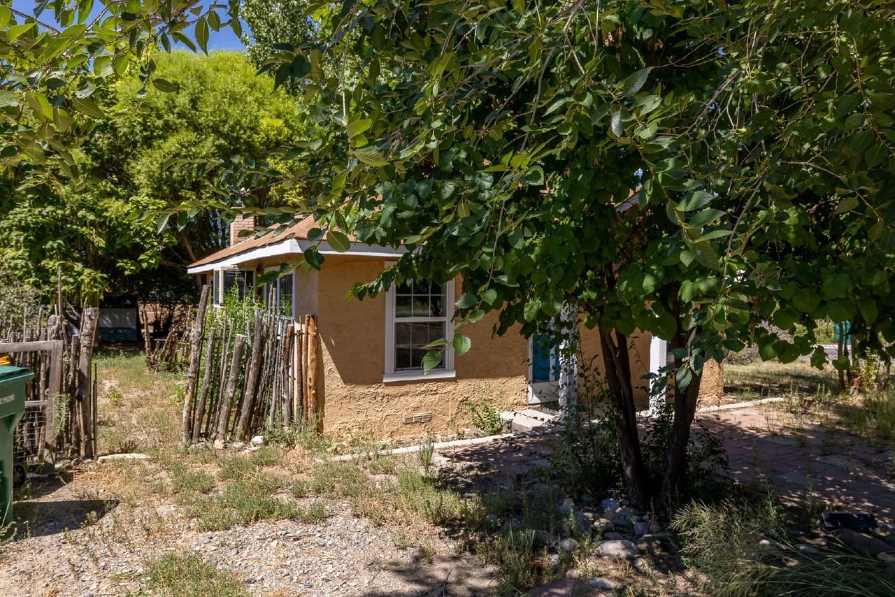 415 Bunker Ave - Photo 3 of 16