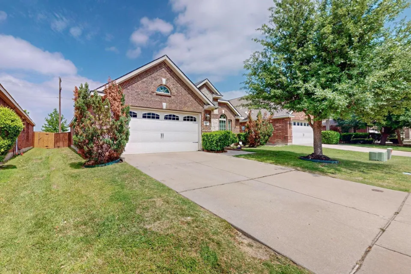 9412 Caliente Dr - Photo 2 of 27