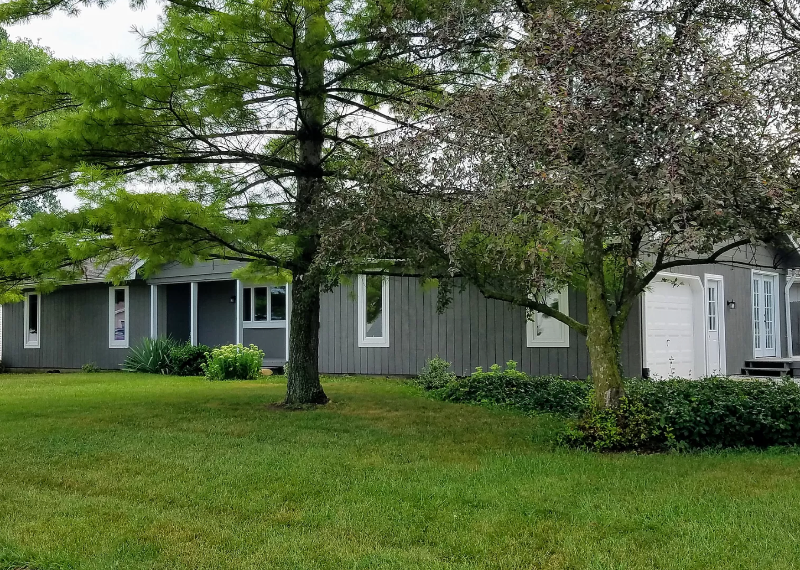 702 N Ivanhoe Dr - Photo 2 of 20