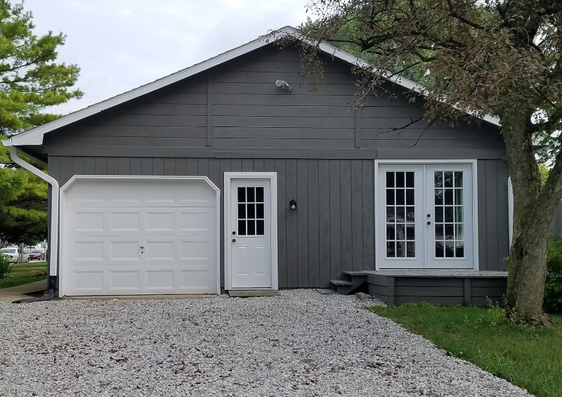 702 N Ivanhoe Dr - Photo 3 of 20