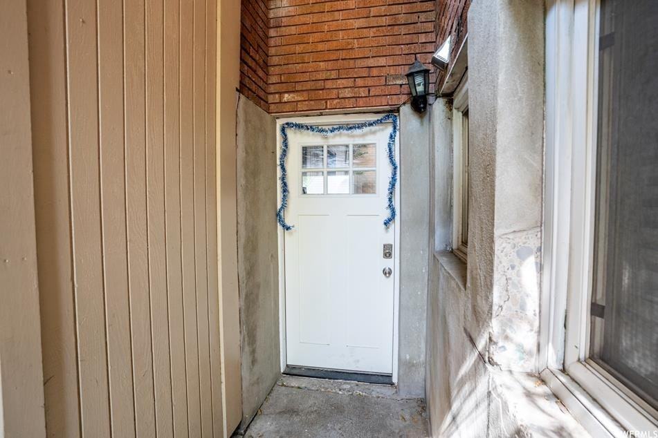 568 East 500 North, Unit Private MENS Rm (N) - Photo 3 of 15
