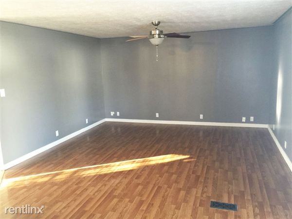 737 Bellows Dr - Photo 3 of 10