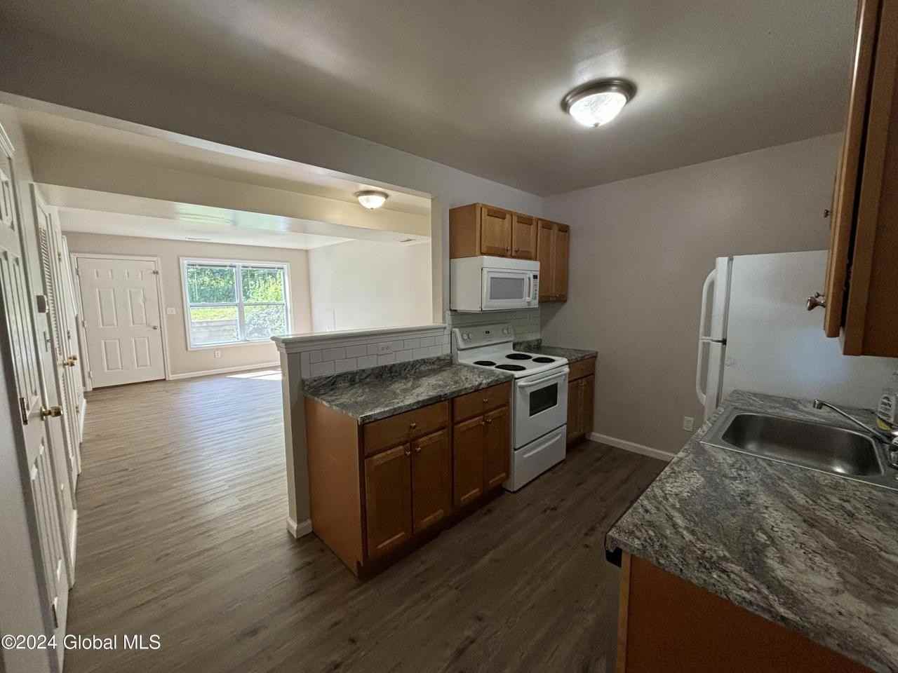 8 Clancy St - Photo 3 of 17