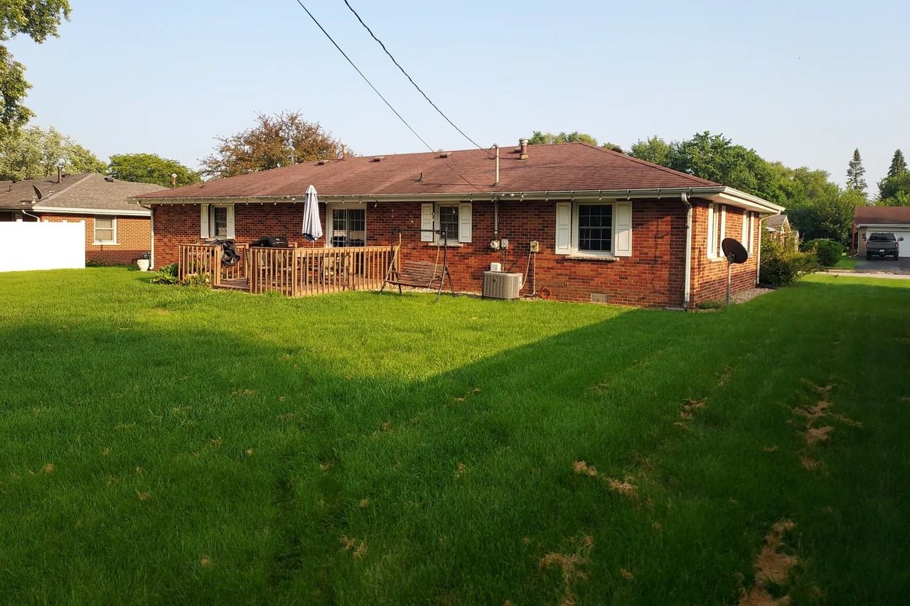 653 Marquette Dr - Photo 2 of 14