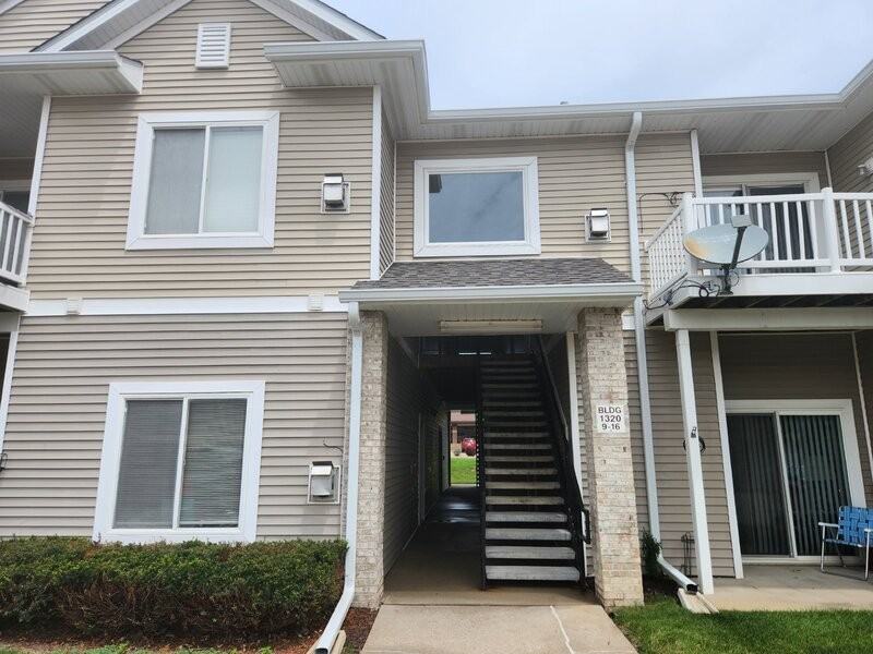 1320 Se Florence Dr #11 - Photo 2 of 25