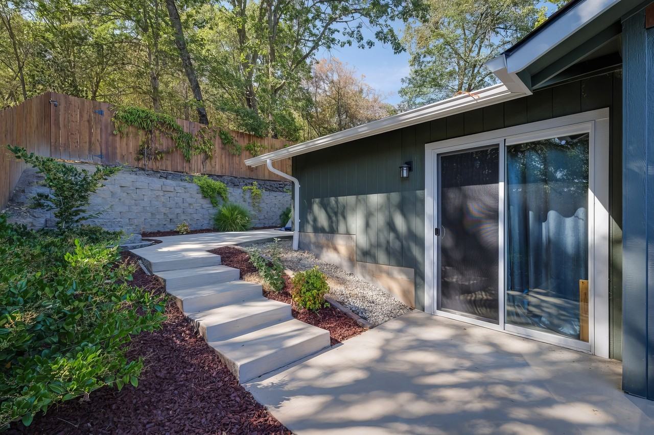 1112 Nw Elm St #LUXE - Photo 6 of 39