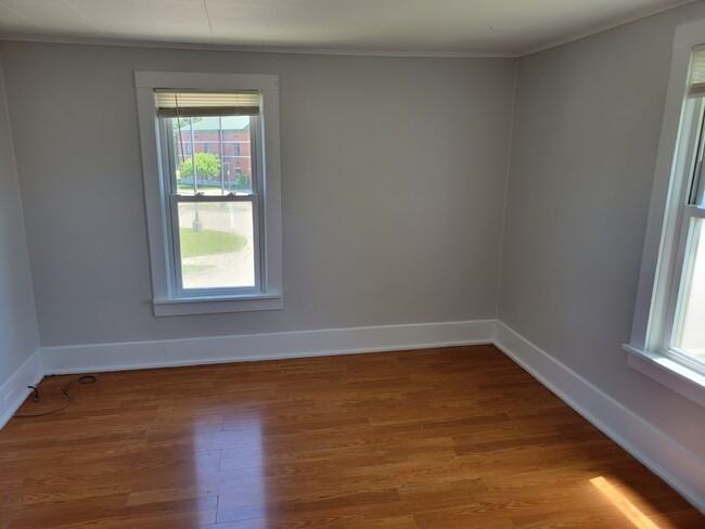 106 Dawson St - Photo 3 of 8