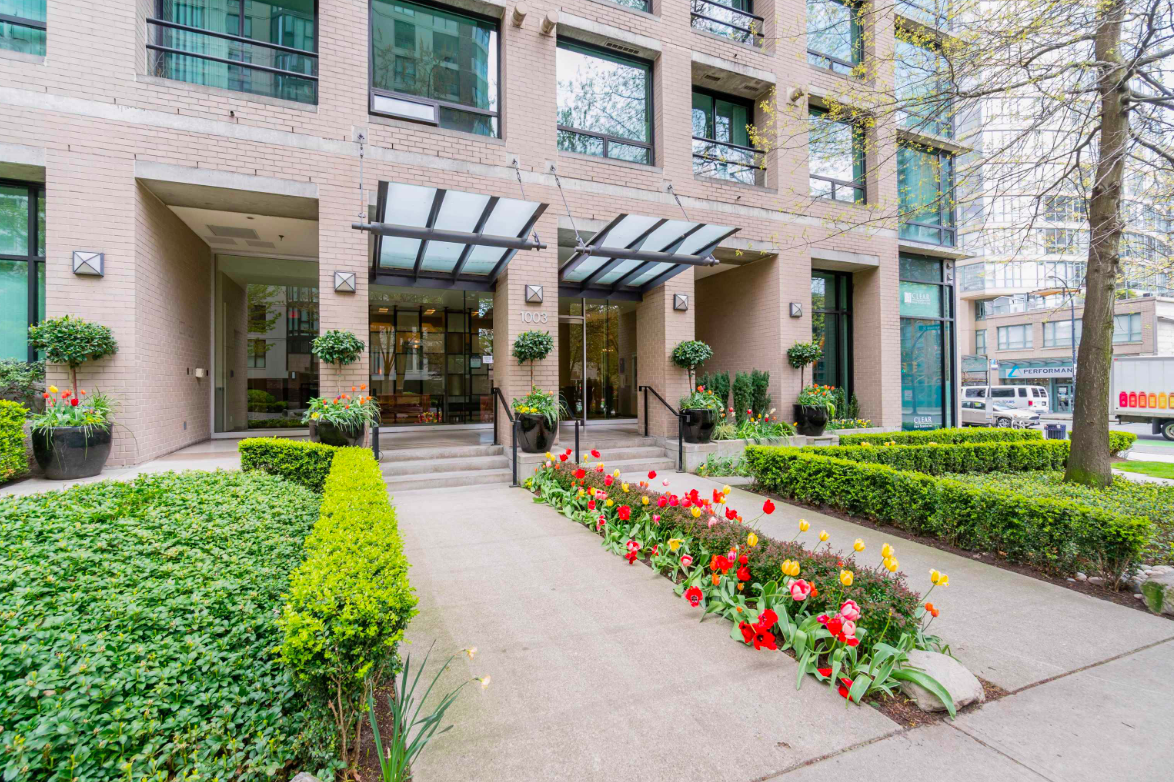 Burrard St & Burnaby St #1404