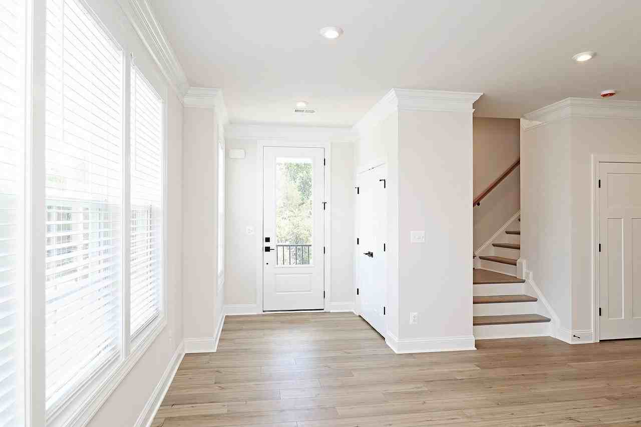 2409 Anlee Rd - Photo 3 of 25