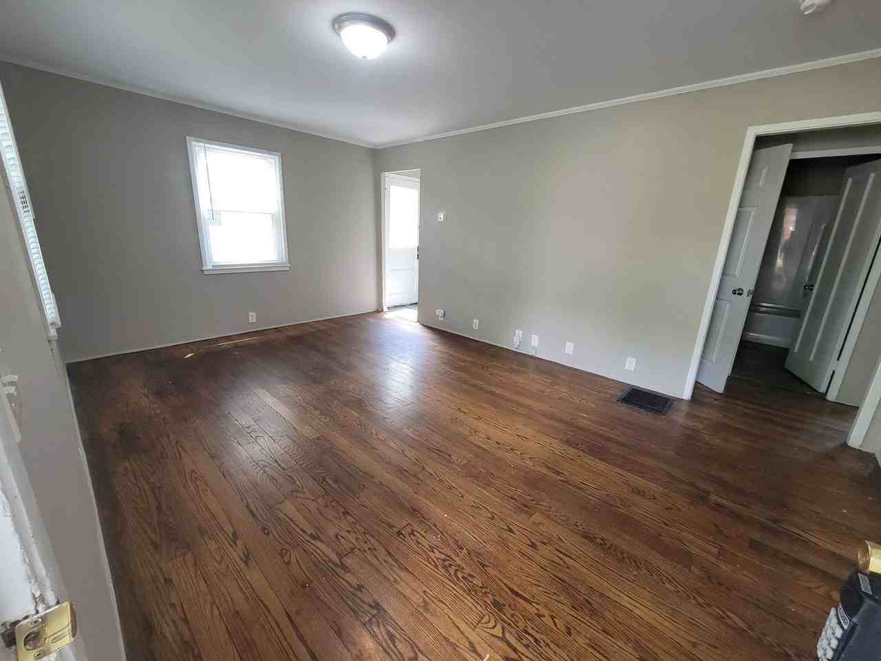 6427 Mayflower Ave - Photo 3 of 10