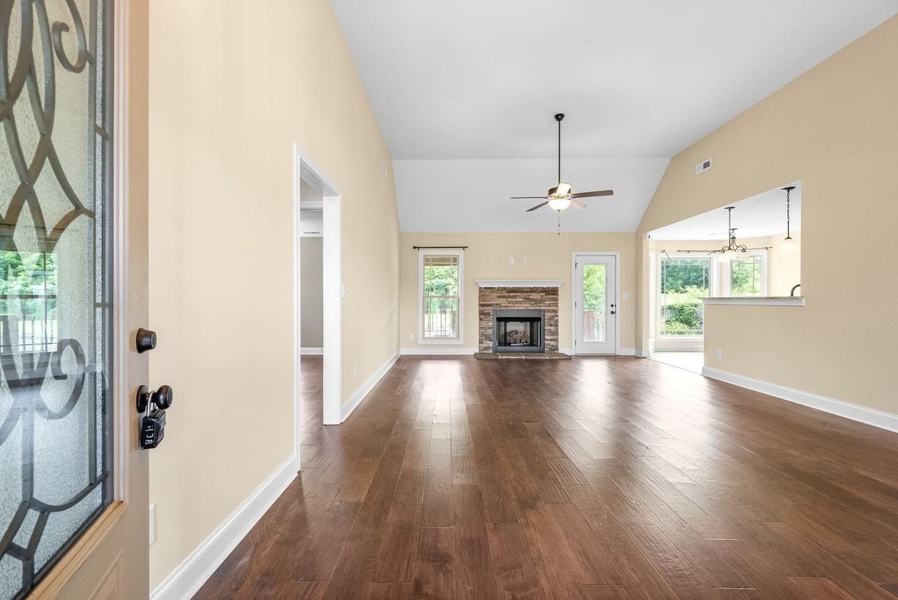 1029 Garner Hills Dr - Photo 4 of 30