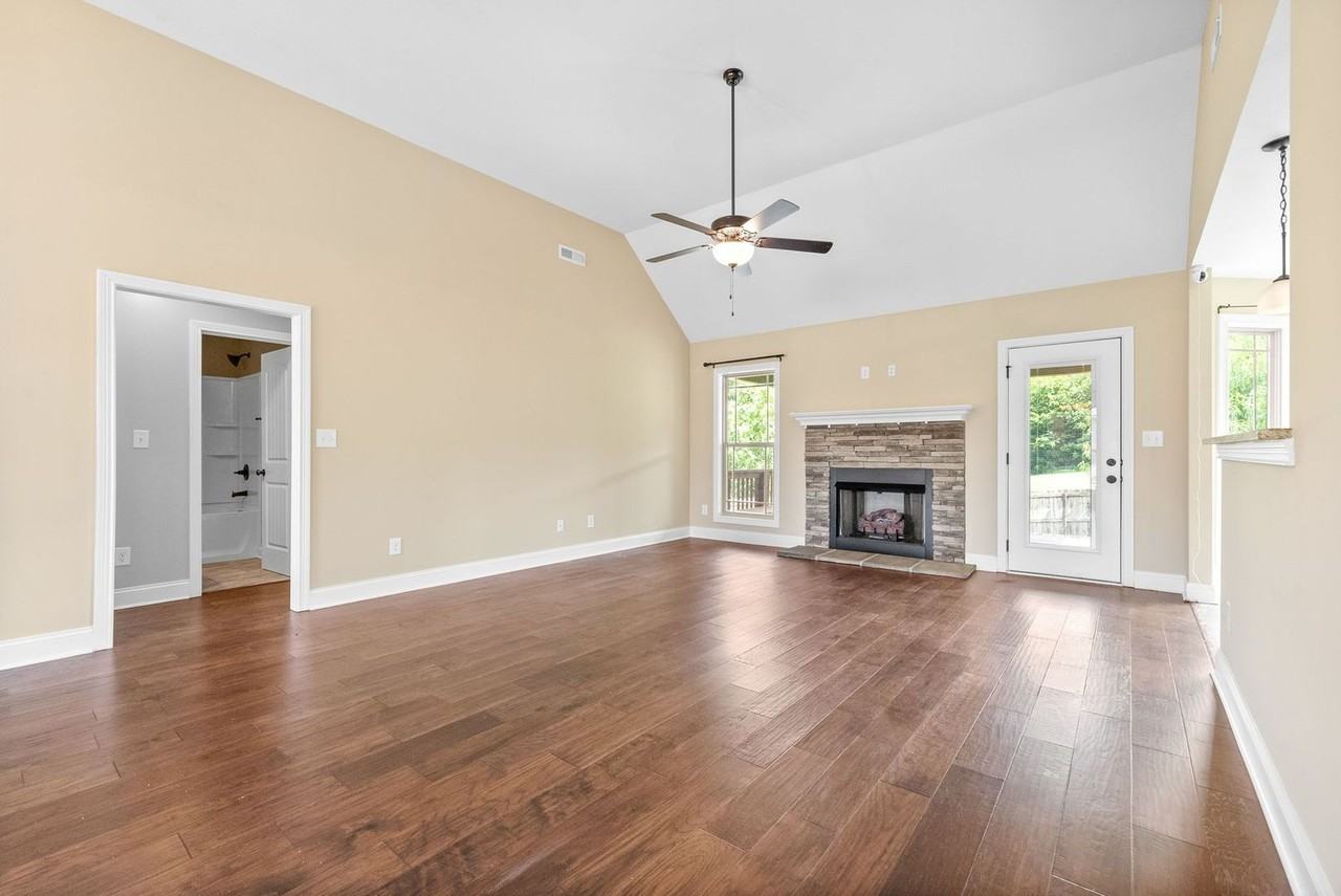 1029 Garner Hills Dr - Photo 5 of 30