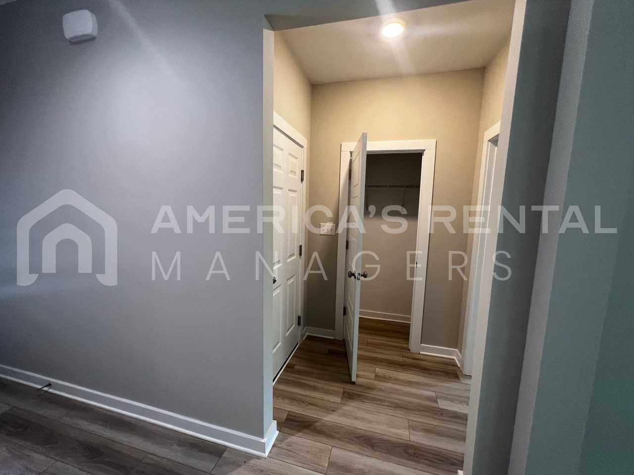 319 Kennesaw Ave - Photo 5 of 29
