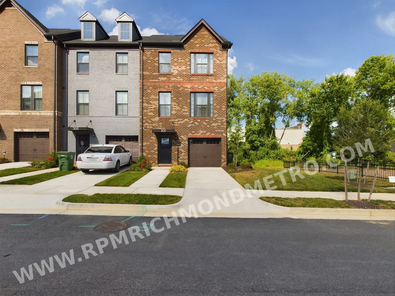 301 W 20th St - Photo 2 of 38