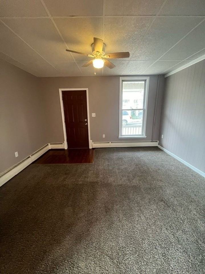 125 Penn St - Photo 3 of 14