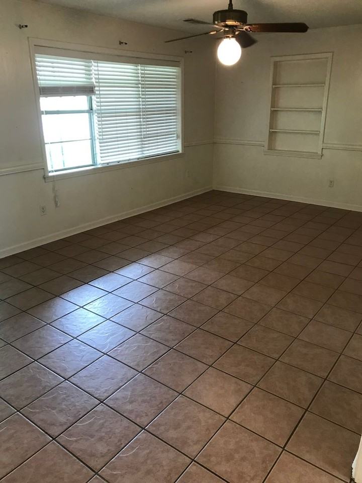 108 Allen St - Photo 3 of 15