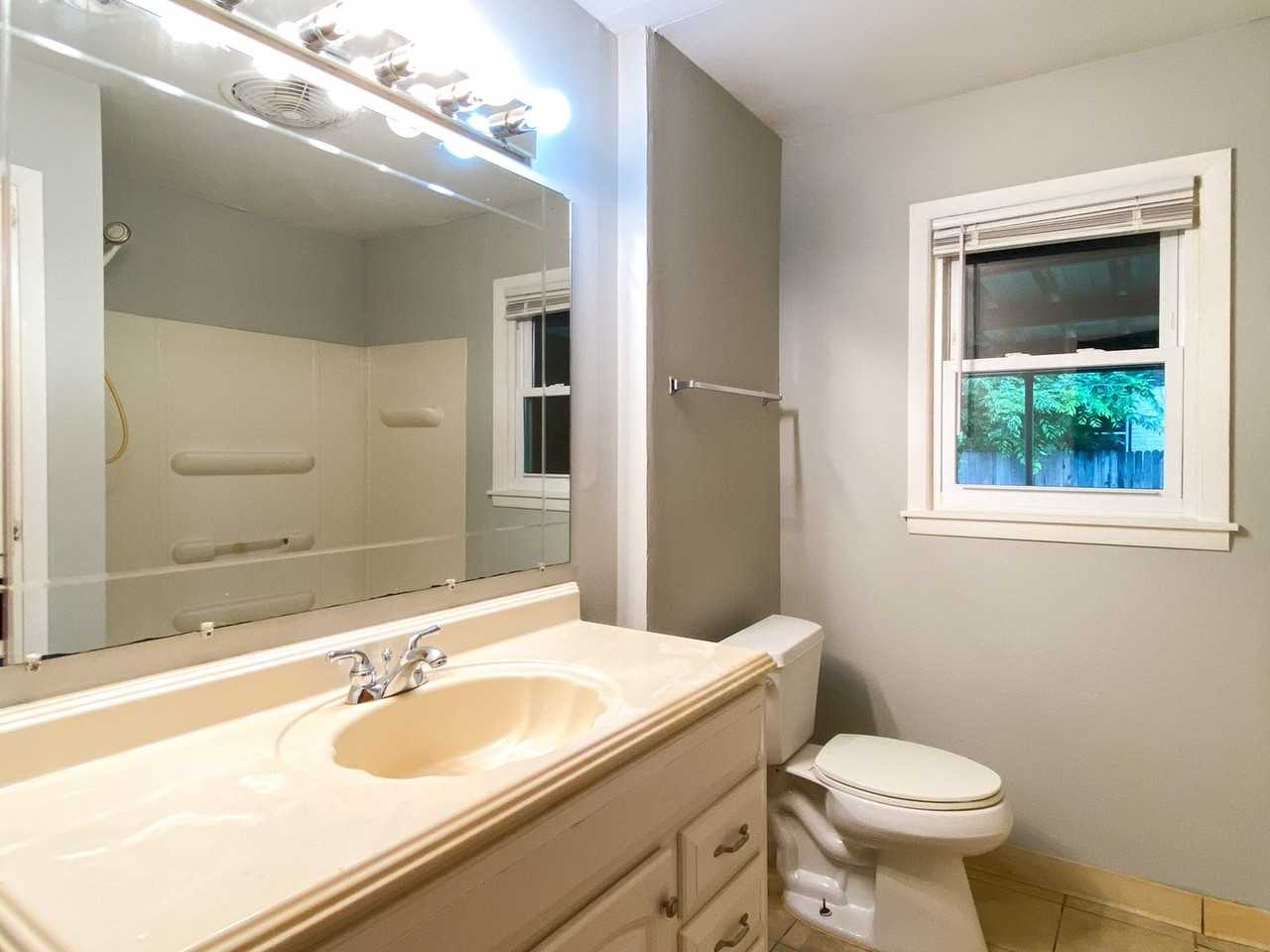 404 S Garnett Rd - Photo 7 of 15