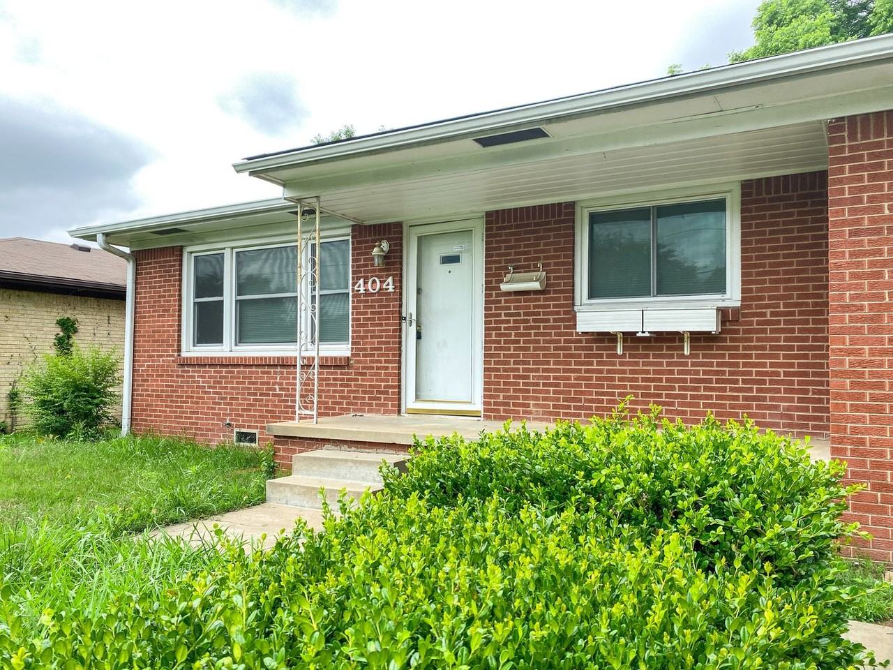 404 S Garnett Rd - Photo 2 of 15