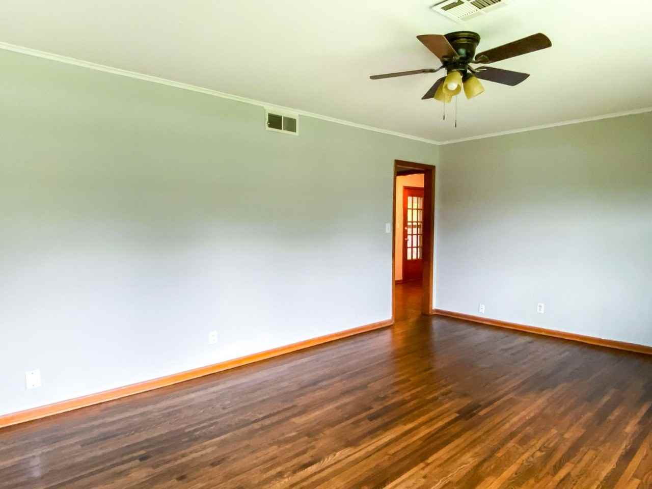 404 S Garnett Rd - Photo 3 of 15