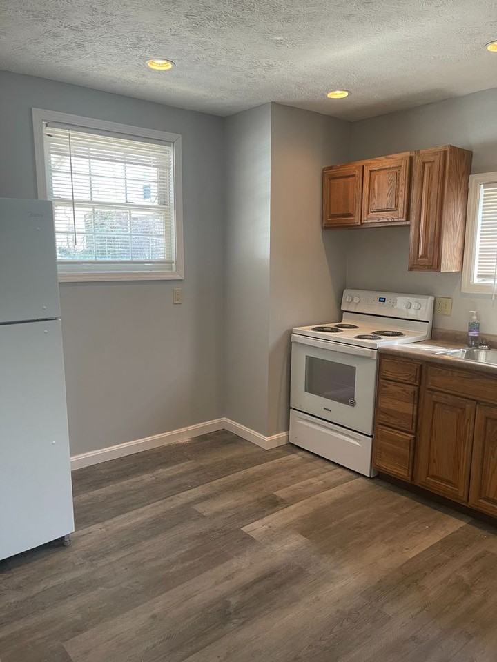 591 E Maiden St - Photo 4 of 12