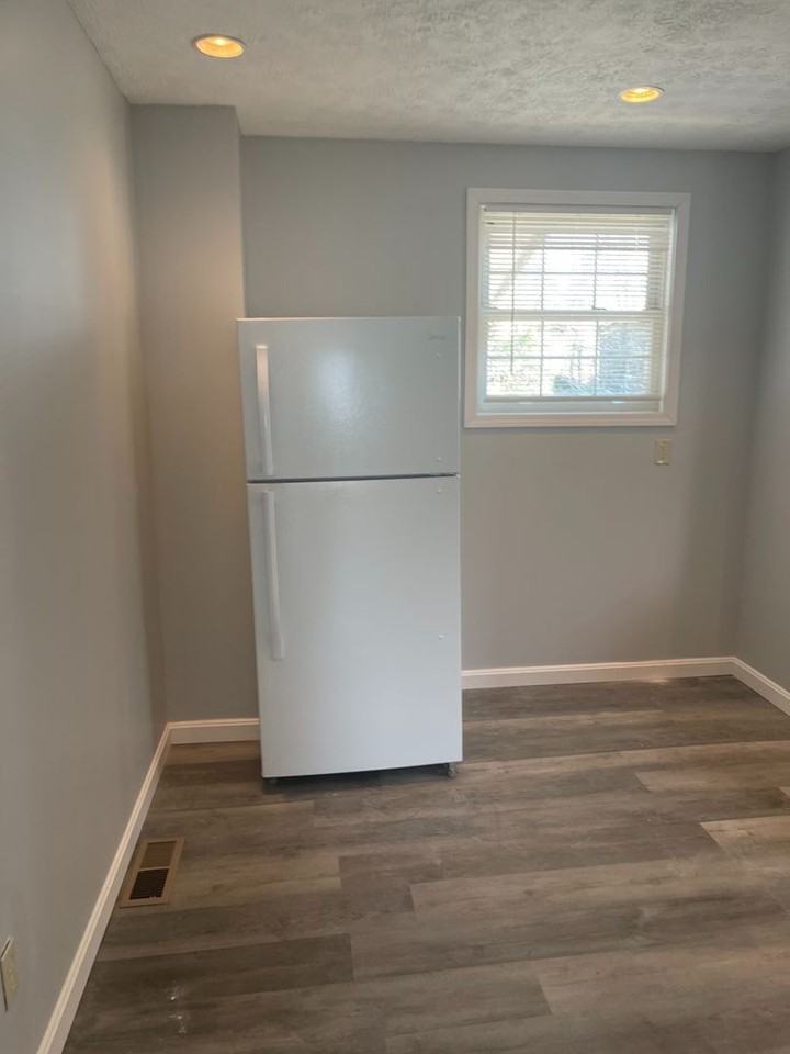 591 E Maiden St - Photo 5 of 12