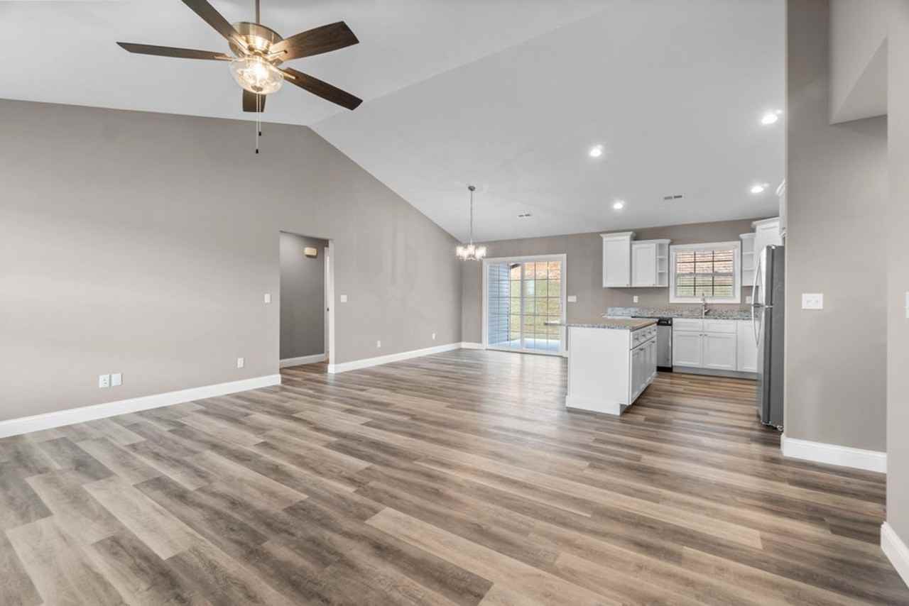 1900 Williamsburg Dr - Photo 5 of 24