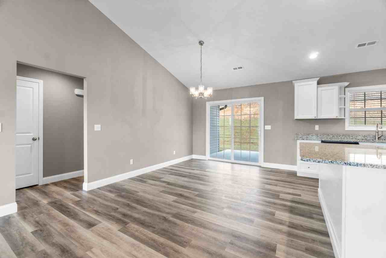 1900 Williamsburg Dr - Photo 6 of 24