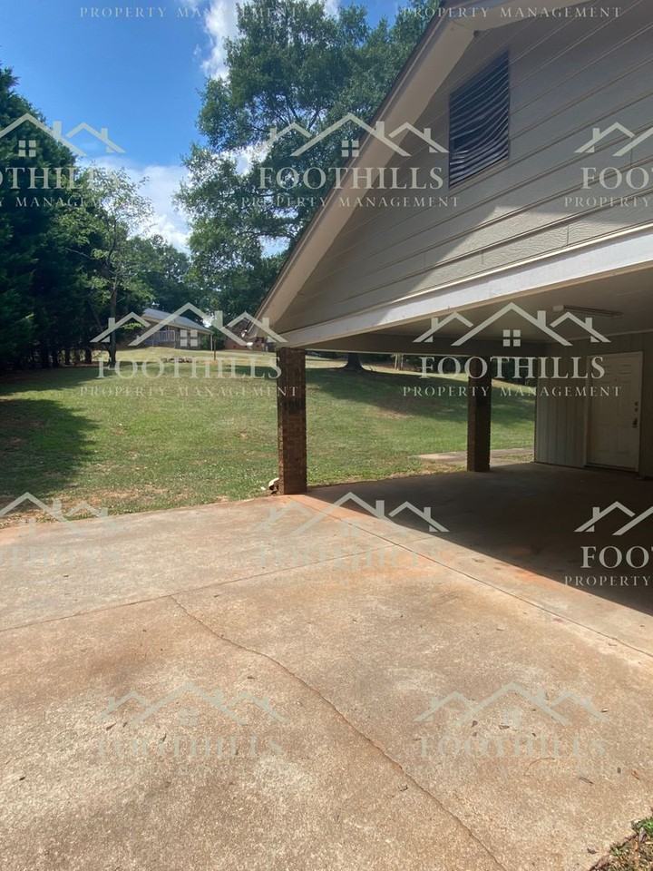 303 Green Forest Dr - Photo 2 of 17