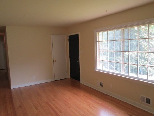 2116 Cedarhurst Dr - Photo 2 of 9
