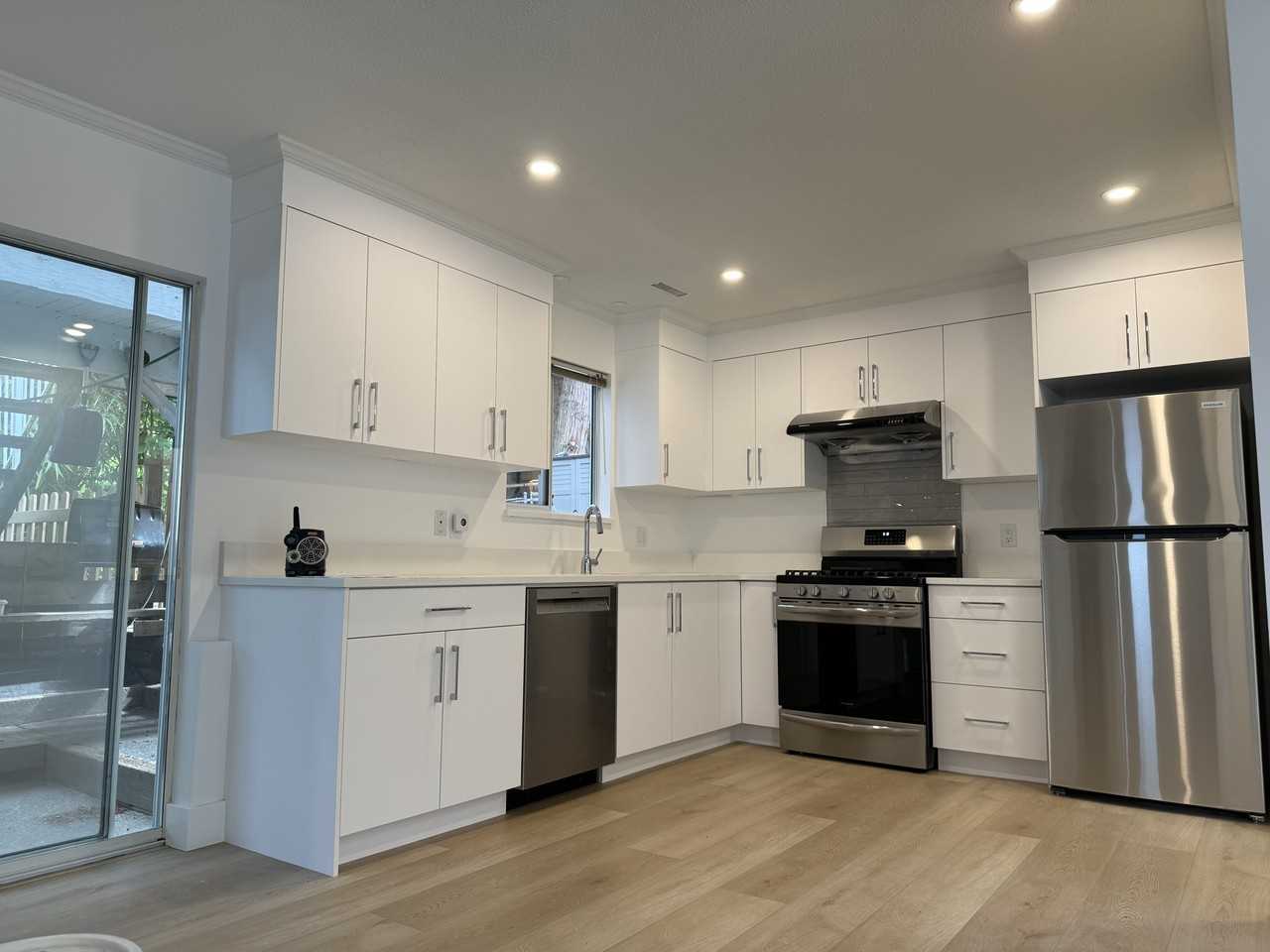 12773 23 Avenue - Photo 3 of 7