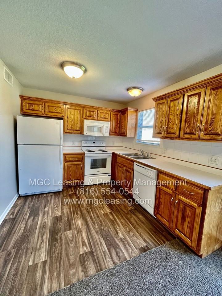 800-802 NW Scenic Ln - Photo 2 of 27