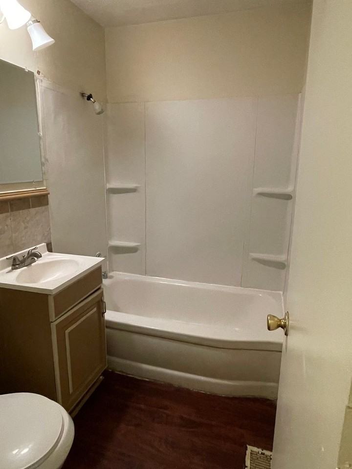 8504 E 93rd St - Photo 4 of 11